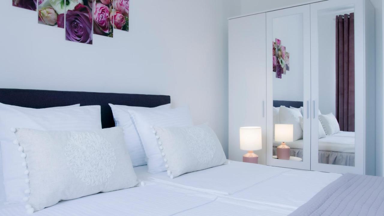 פובילה Apartments King And Queen מראה חיצוני תמונה